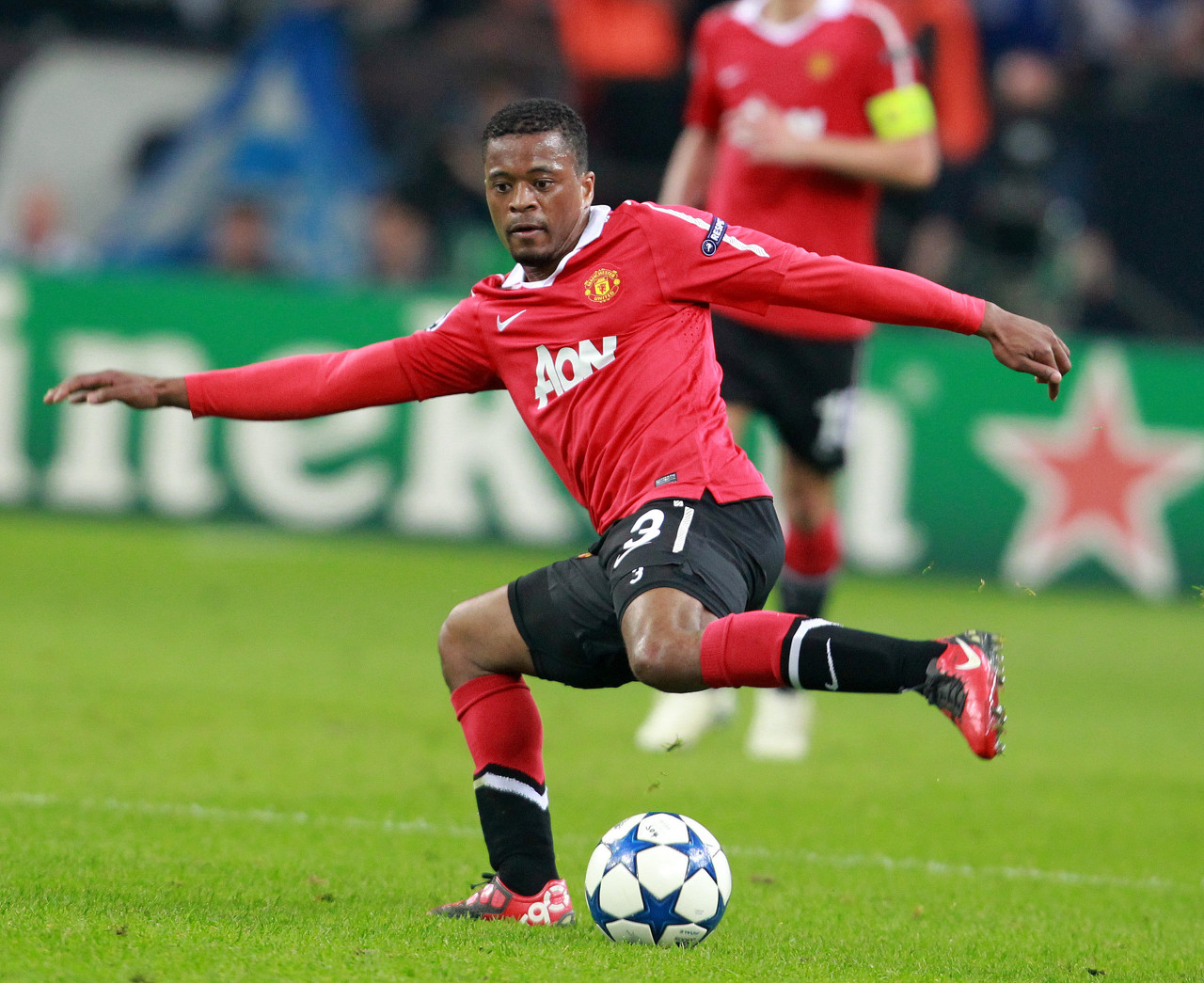 另一个备受 另一个备受